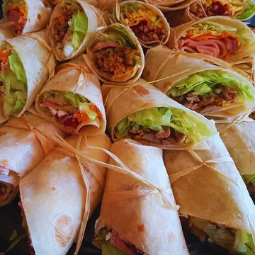 Rows of fresh chicken and salad wraps